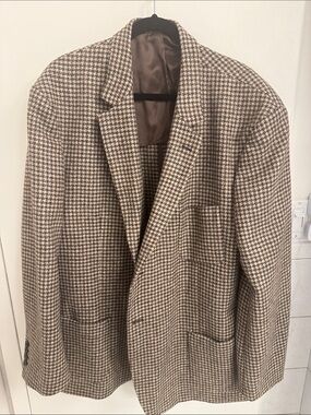 J Peterman Men's Houndstooth Tweed Blazer in Brown and Cream